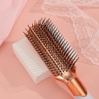 Hanging anti-static hair comb