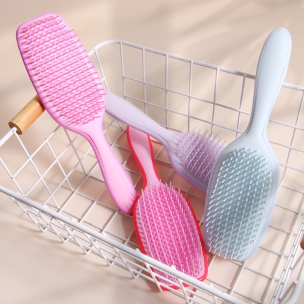 Cute wide-tooth wet and dry smoothing comb